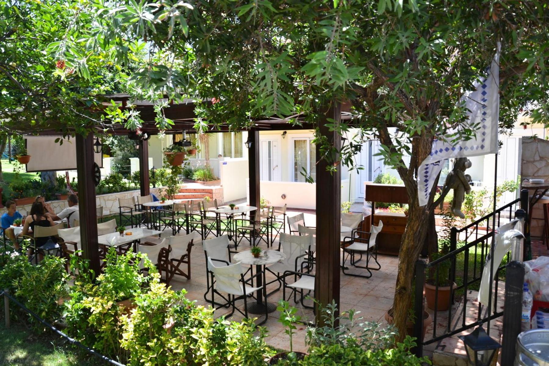 Sofia Studios & Apts Agia Marina Nea Kydonias Exterior photo
